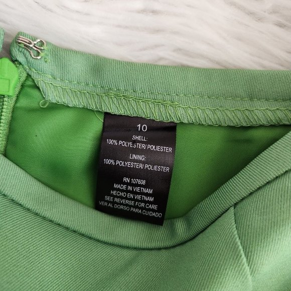 Green and White Skirt Set - Picture 15 of 16